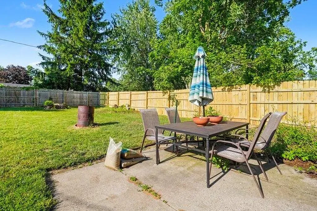 33150 Evelyn Avenue Antwerp Township MI 49079