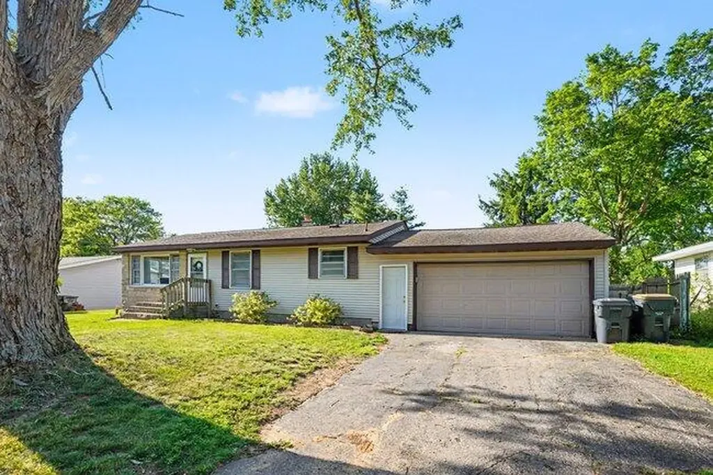 33150 Evelyn Avenue Antwerp Township MI 49079