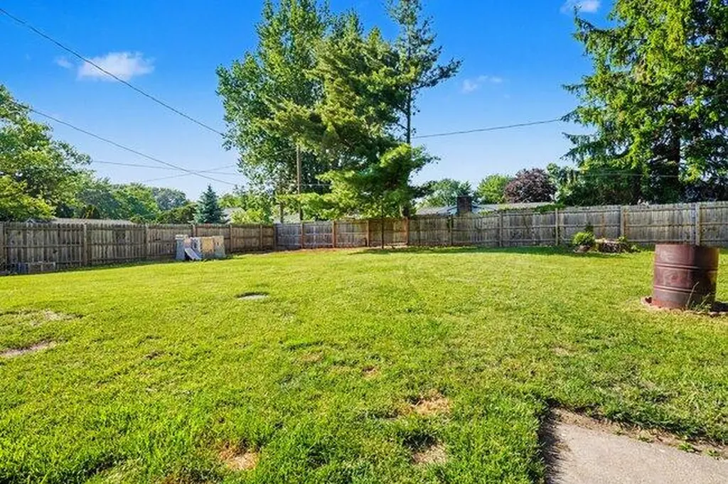 33150 Evelyn Avenue Antwerp Township MI 49079