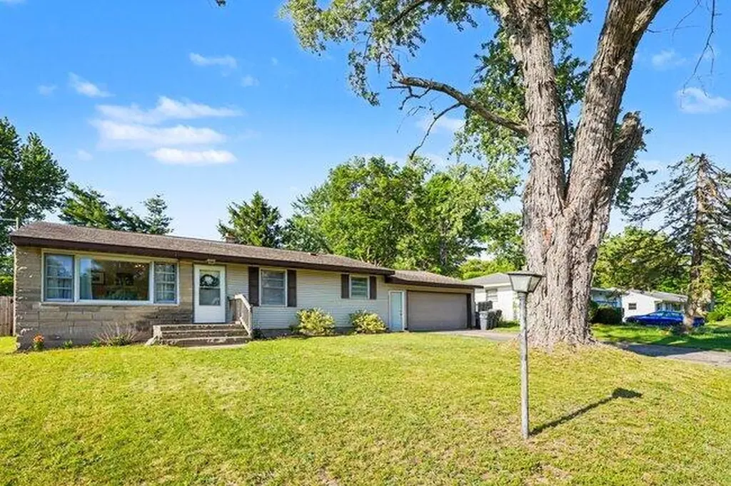33150 Evelyn Avenue Antwerp Township MI 49079