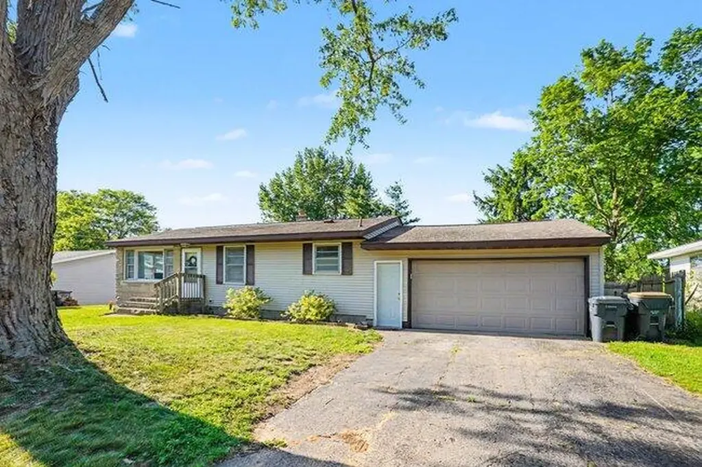 33150 Evelyn Avenue Antwerp Township MI 49079