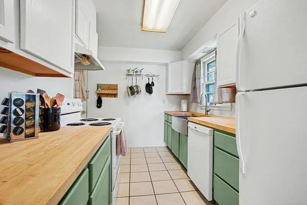 33150 Evelyn Avenue Antwerp Township MI 49079