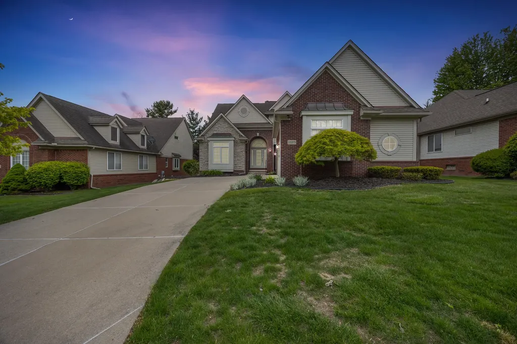 22273 Abington Drive Farmington Hills City MI 48335