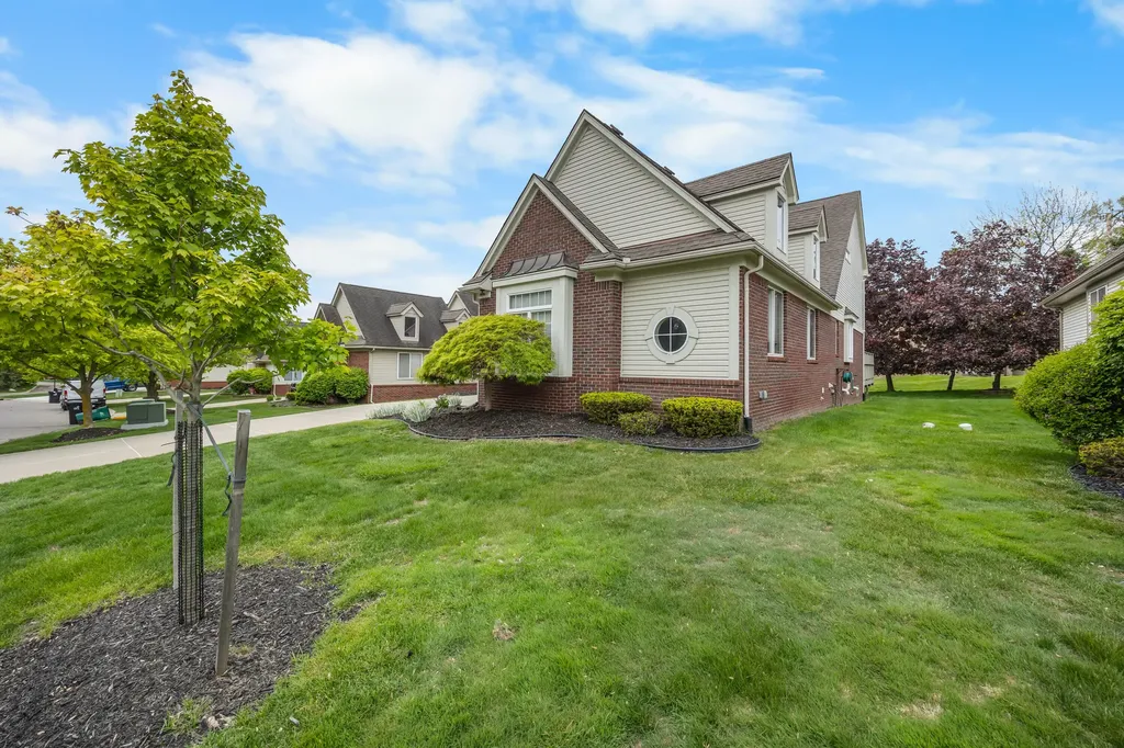 22273 Abington Drive Farmington Hills City MI 48335