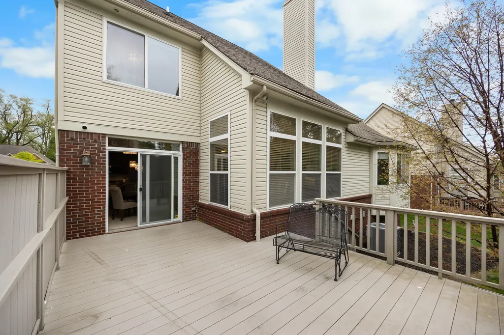 22273 Abington Drive Farmington Hills City MI 48335