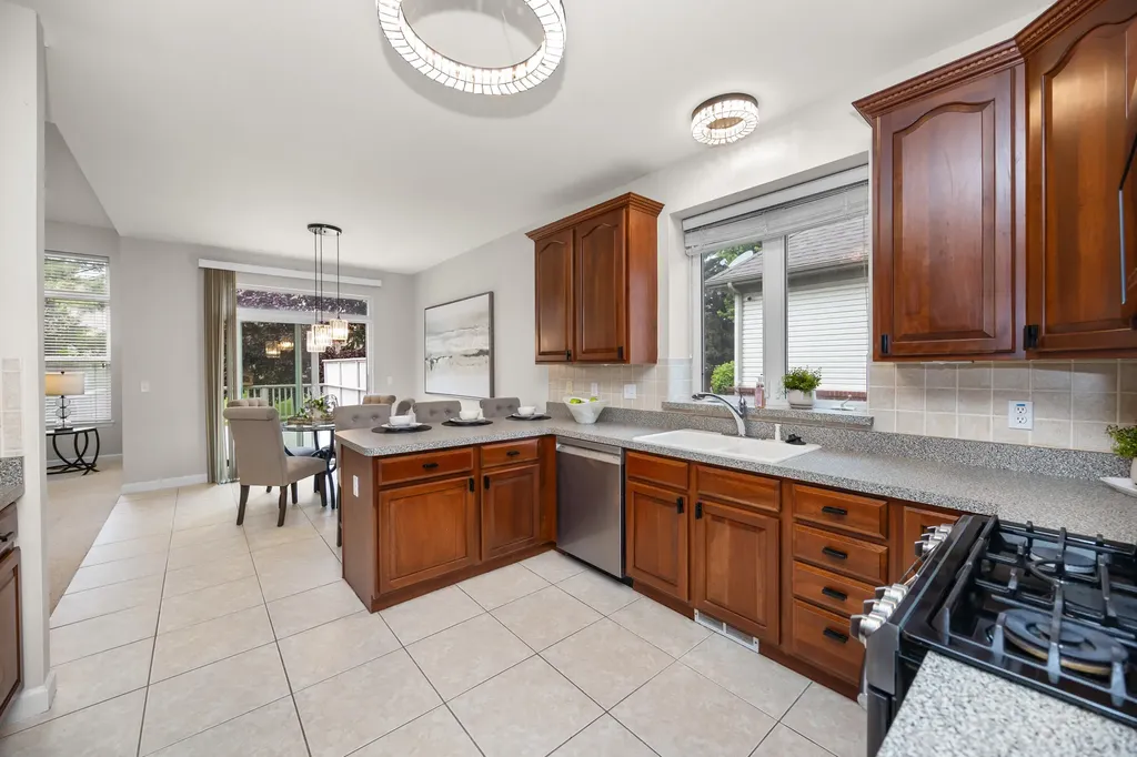 22273 Abington Drive Farmington Hills City MI 48335