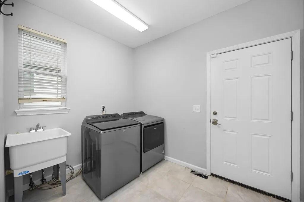 22273 Abington Drive Farmington Hills City MI 48335