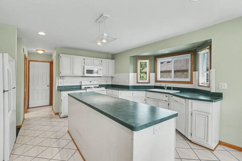 50777 Cambridge Drive Macomb Township MI 48044