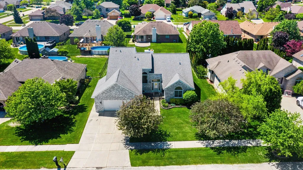 50777 Cambridge Drive Macomb Township MI 48044