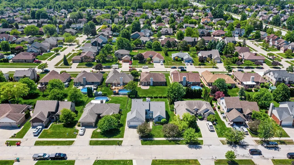 50777 Cambridge Drive Macomb Township MI 48044