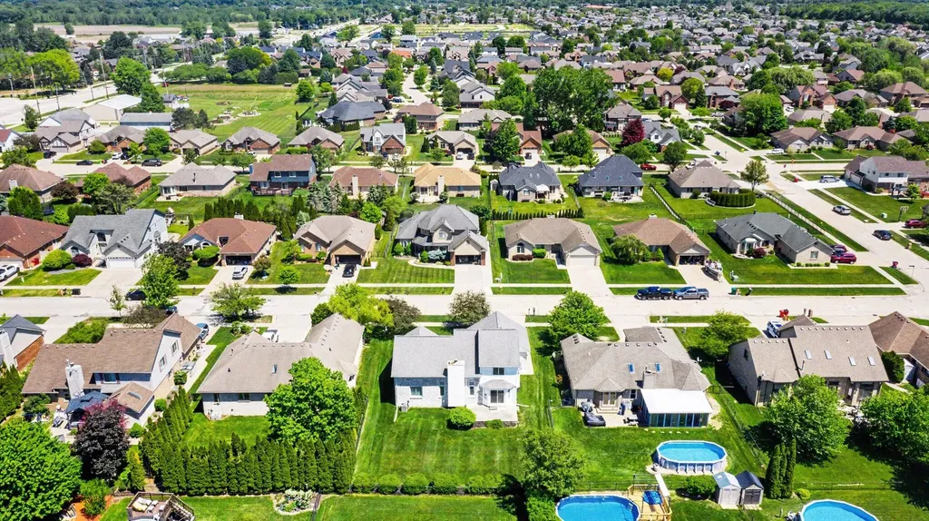 50777 Cambridge Drive Macomb Township MI 48044