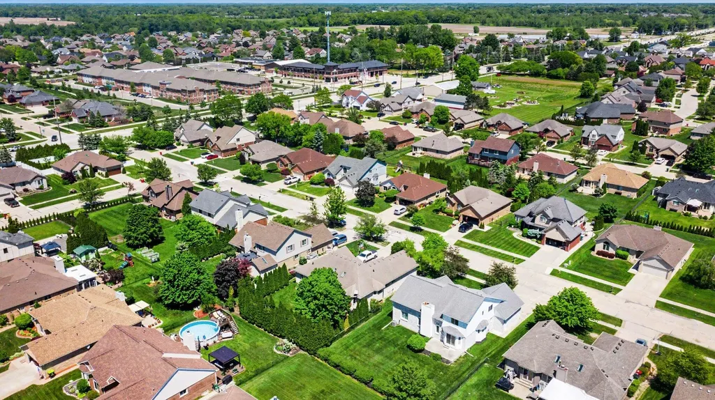 50777 Cambridge Drive Macomb Township MI 48044