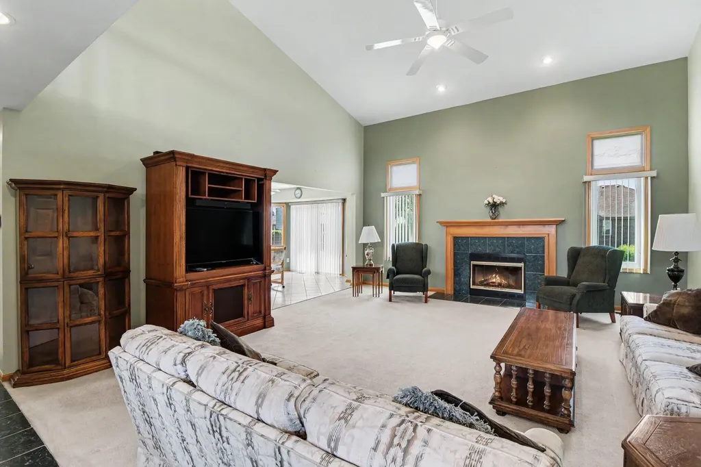 50777 Cambridge Drive Macomb Township MI 48044