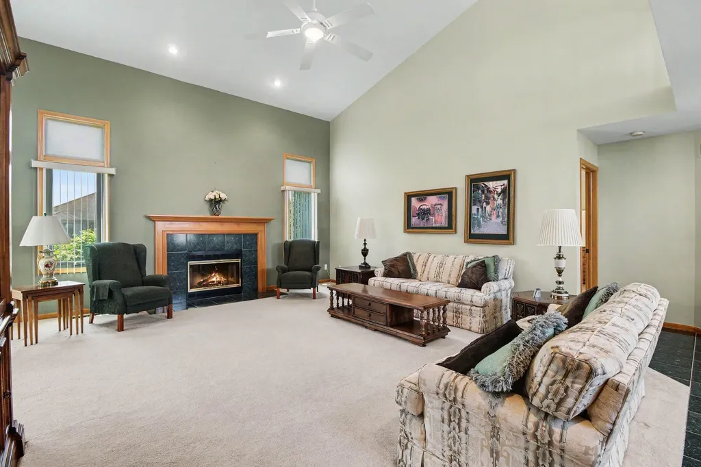 50777 Cambridge Drive Macomb Township MI 48044