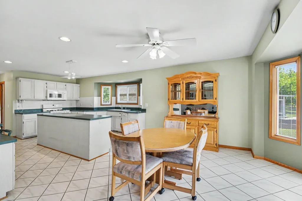 50777 Cambridge Drive Macomb Township MI 48044