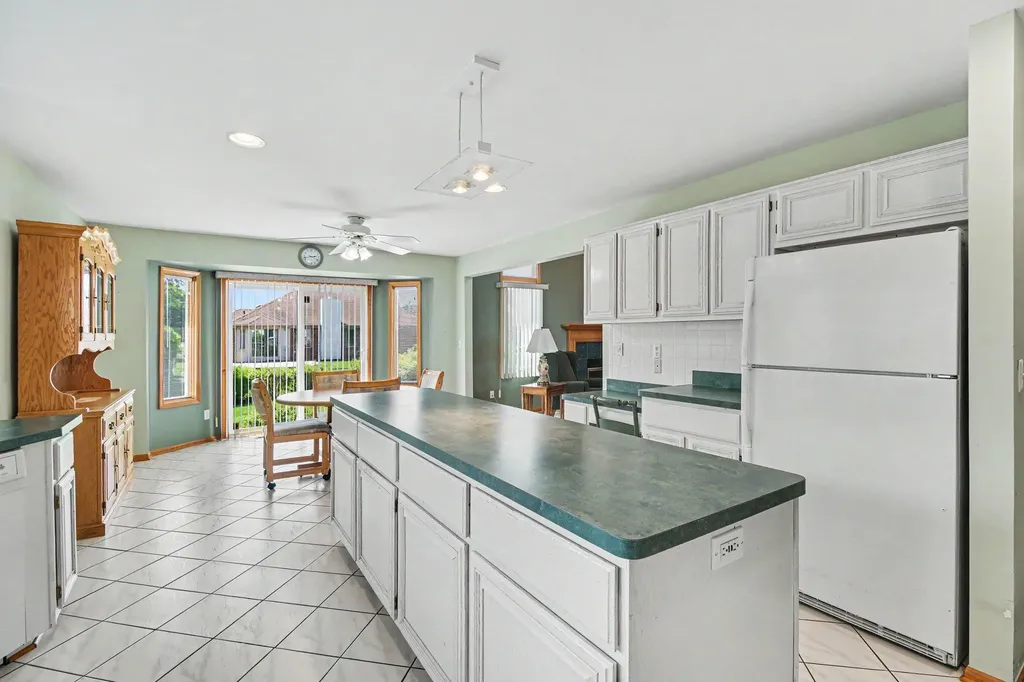 50777 Cambridge Drive Macomb Township MI 48044