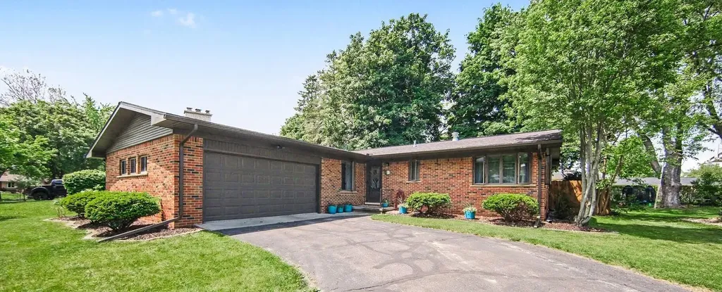 17 Sycamore Drive Chelsea City MI 48118