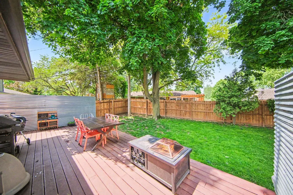 17 Sycamore Drive Chelsea City MI 48118