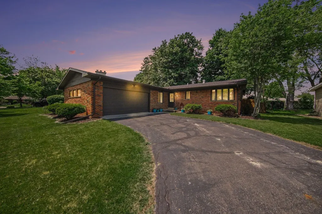 17 Sycamore Drive Chelsea City MI 48118