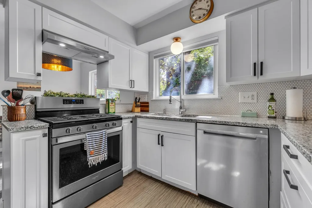2350 Hilldale Drive Ann Arbor City MI 48105