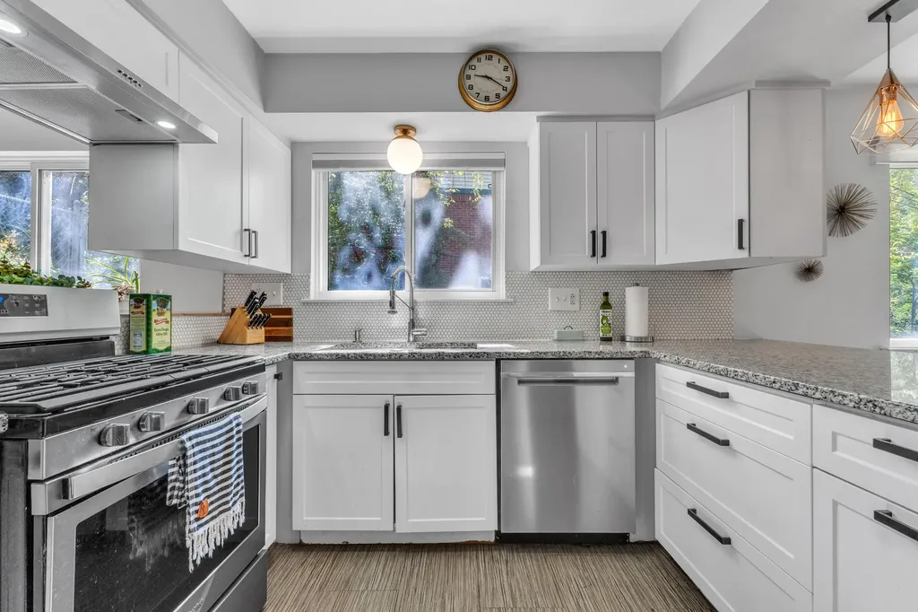 2350 Hilldale Drive Ann Arbor City MI 48105