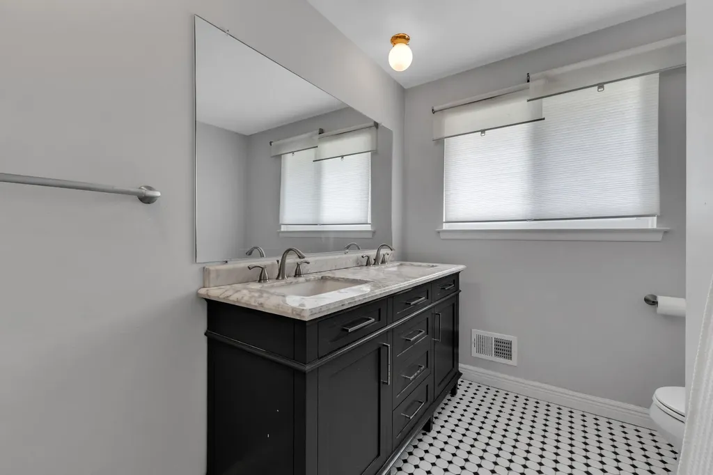 2350 Hilldale Drive Ann Arbor City MI 48105