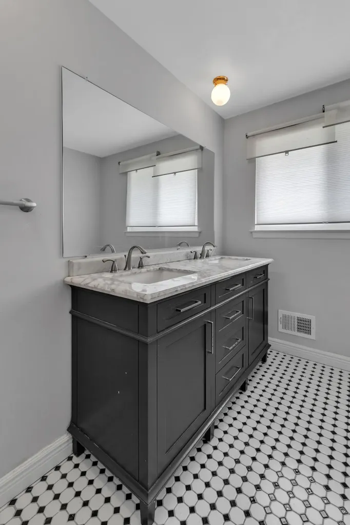 2350 Hilldale Drive Ann Arbor City MI 48105