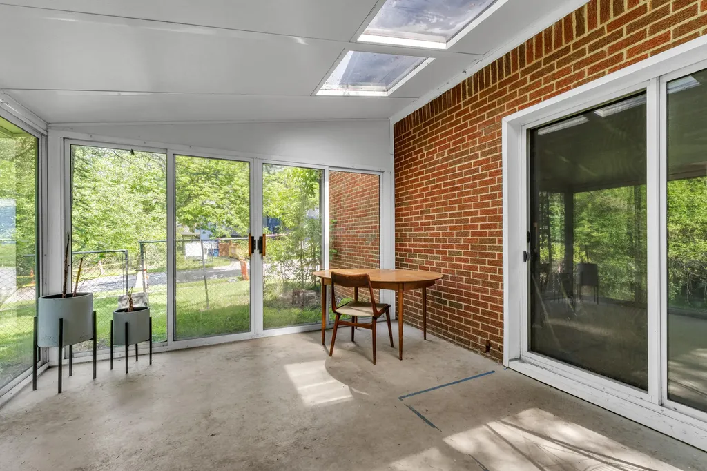 2350 Hilldale Drive Ann Arbor City MI 48105