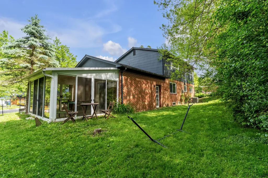 2350 Hilldale Drive Ann Arbor City MI 48105