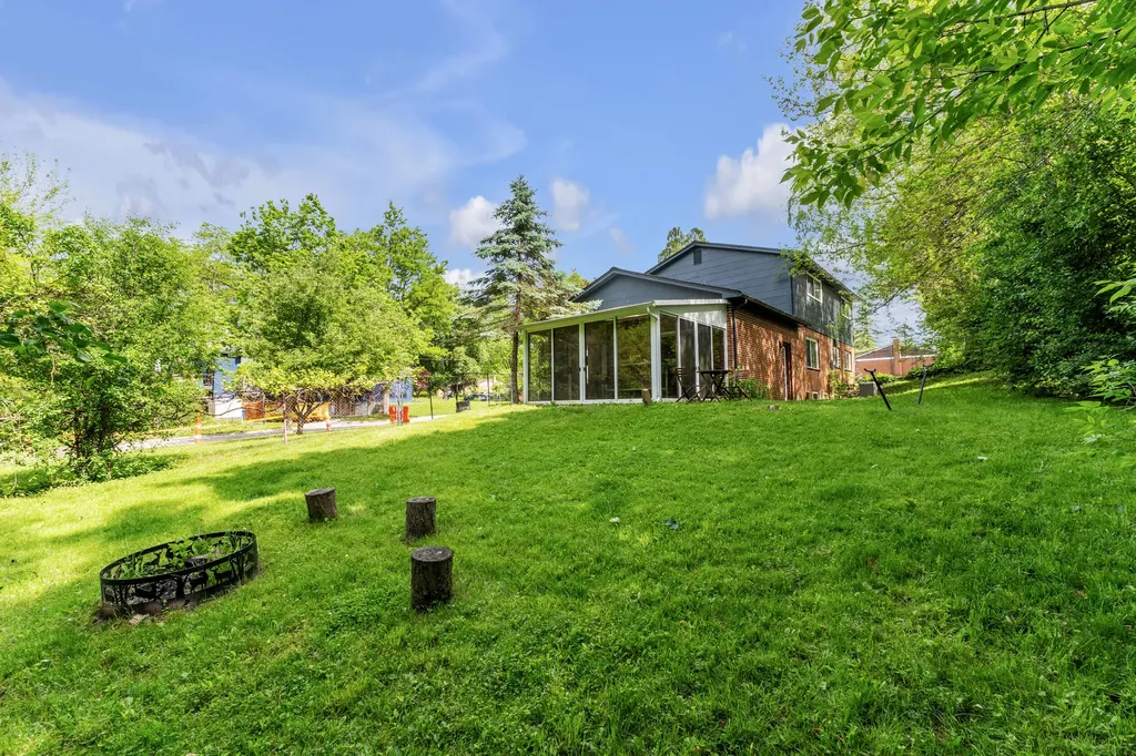 2350 Hilldale Drive Ann Arbor City MI 48105