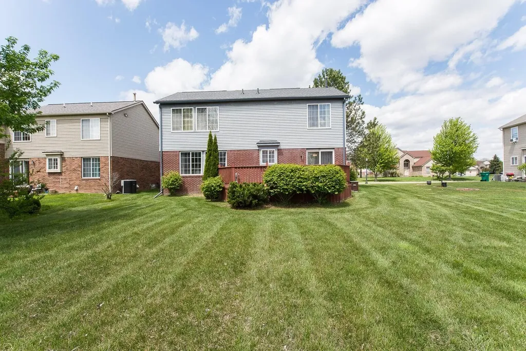 8876 Tamarack Lane Ypsilanti Charter Township MI 48197