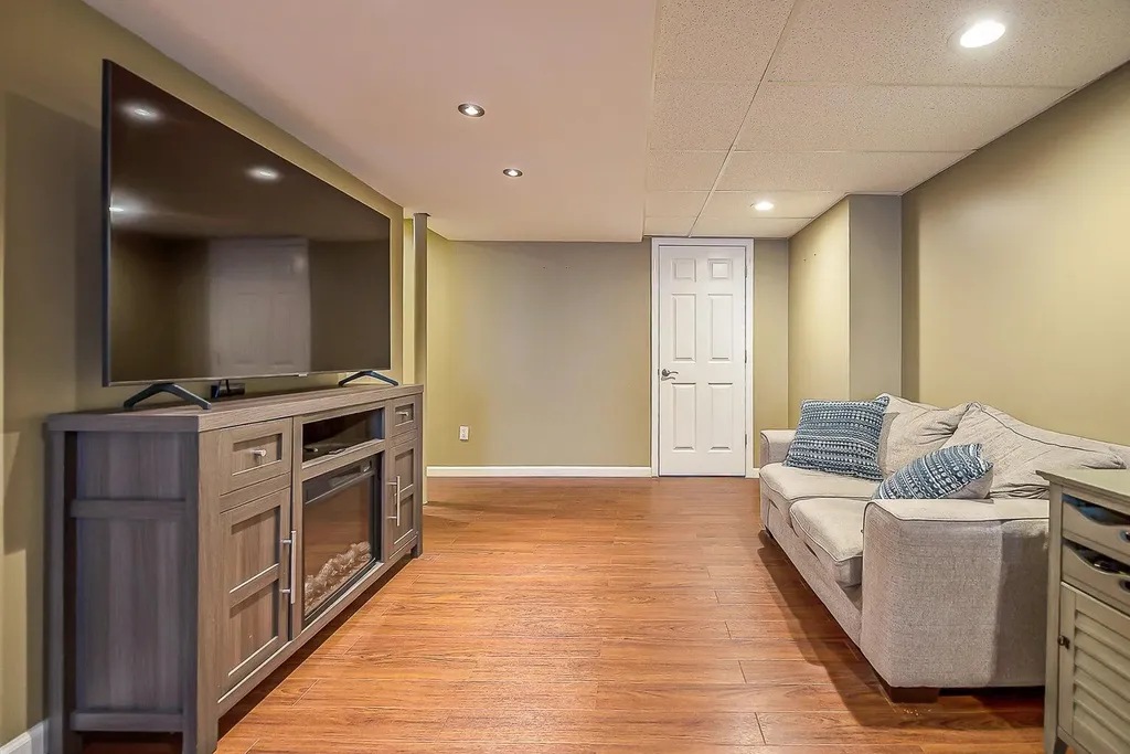 8876 Tamarack Lane Ypsilanti Charter Township MI 48197