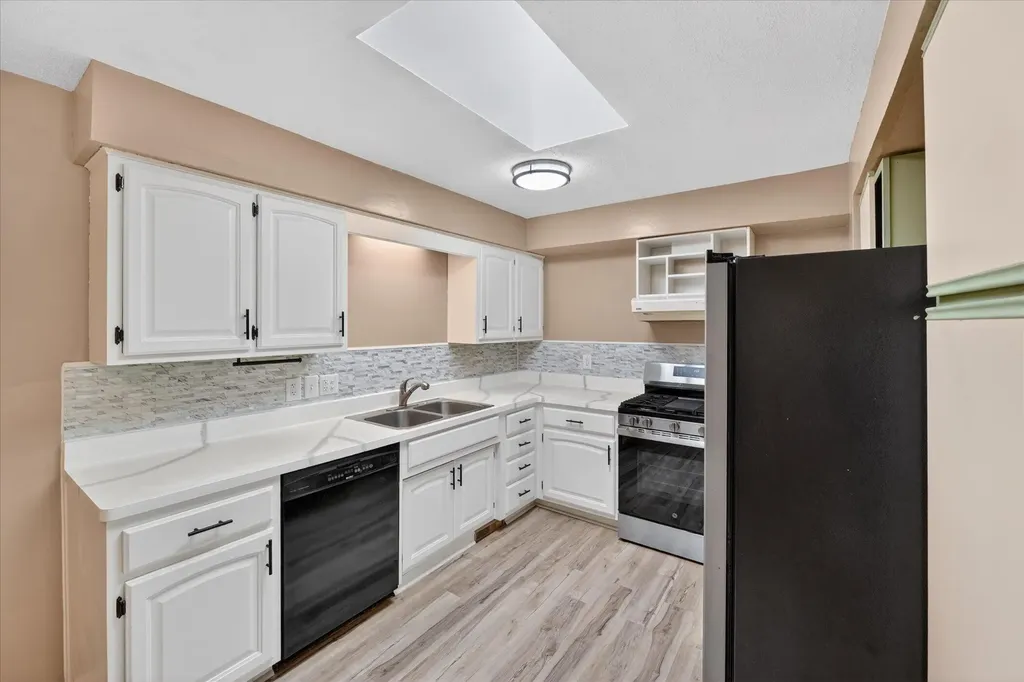 385 Hollywood Drive Saline City MI 48176