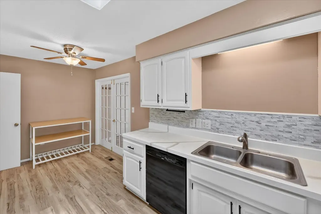 385 Hollywood Drive Saline City MI 48176