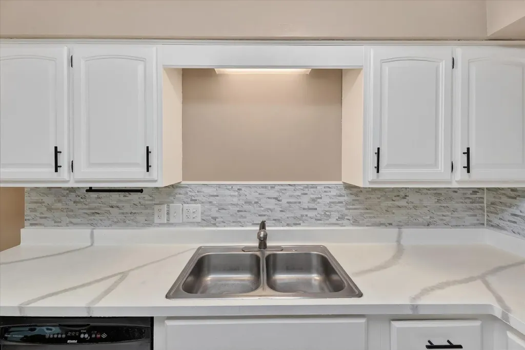 385 Hollywood Drive Saline City MI 48176