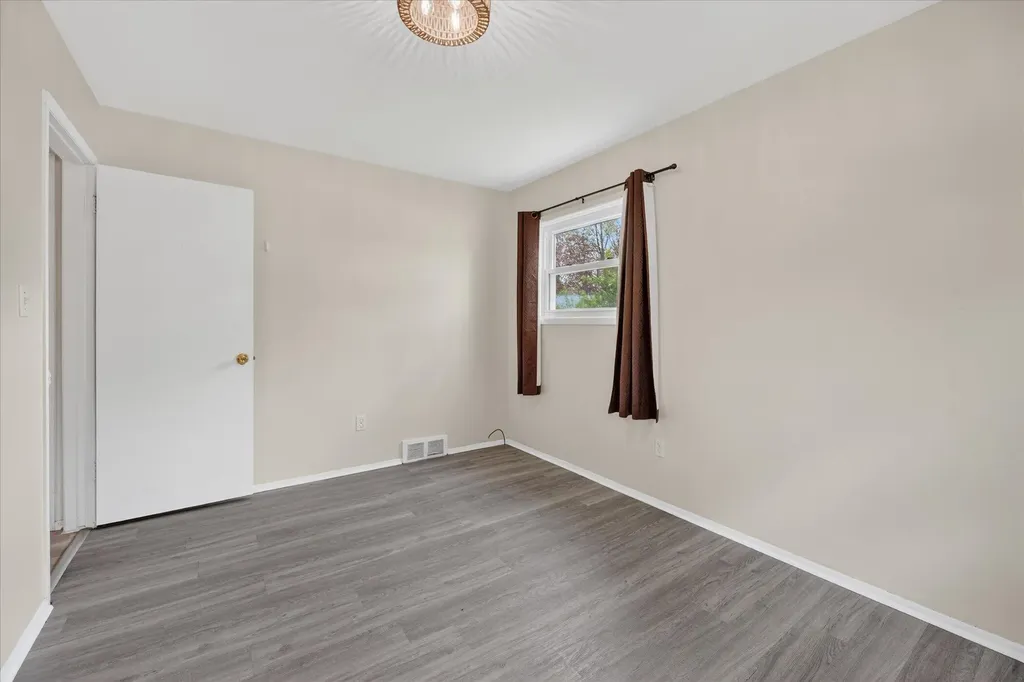 385 Hollywood Drive Saline City MI 48176