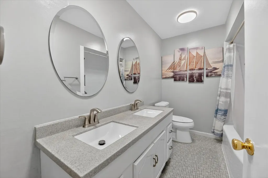 385 Hollywood Drive Saline City MI 48176