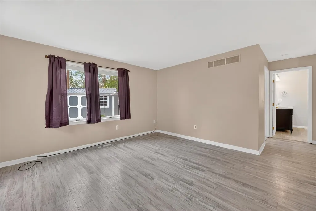 385 Hollywood Drive Saline City MI 48176