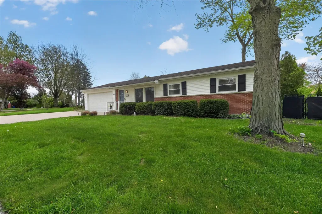 385 Hollywood Drive Saline City MI 48176