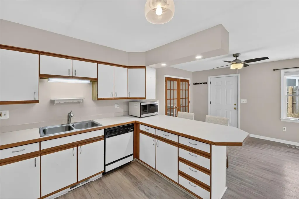 385 Hollywood Drive Saline City MI 48176