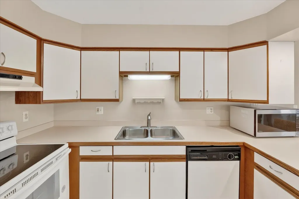 385 Hollywood Drive Saline City MI 48176