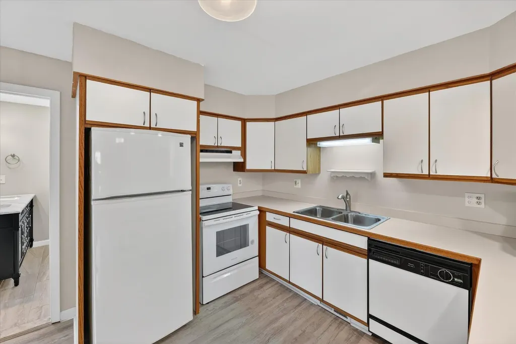 385 Hollywood Drive Saline City MI 48176