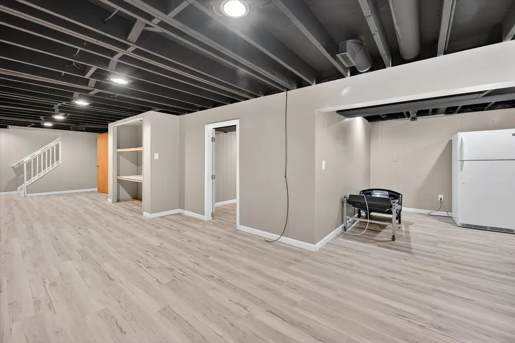 385 Hollywood Drive Saline City MI 48176