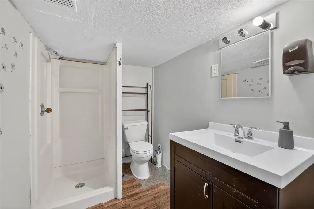 385 Hollywood Drive Saline City MI 48176