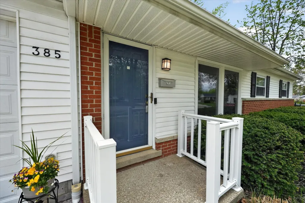 385 Hollywood Drive Saline City MI 48176