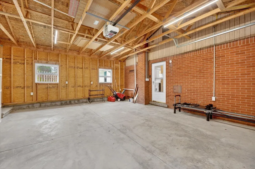 385 Hollywood Drive Saline City MI 48176