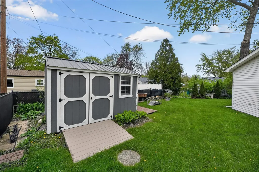 385 Hollywood Drive Saline City MI 48176
