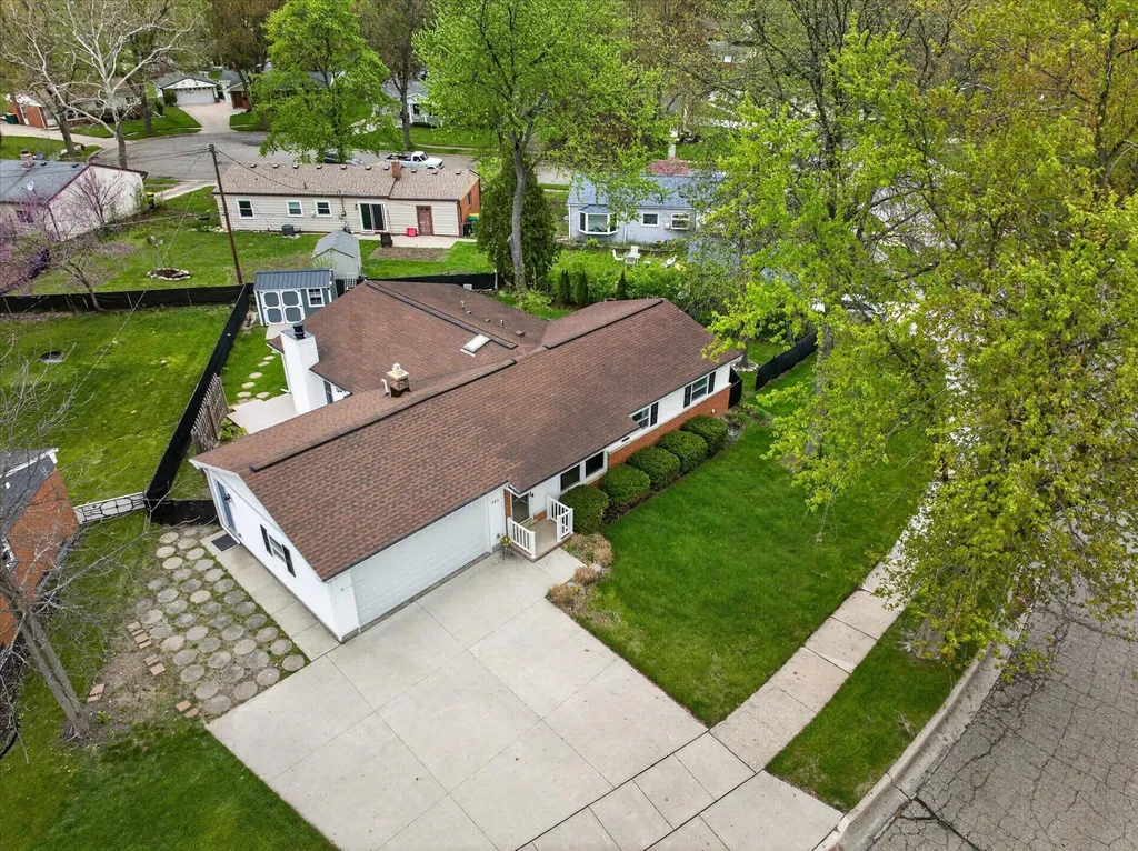 385 Hollywood Drive Saline City MI 48176
