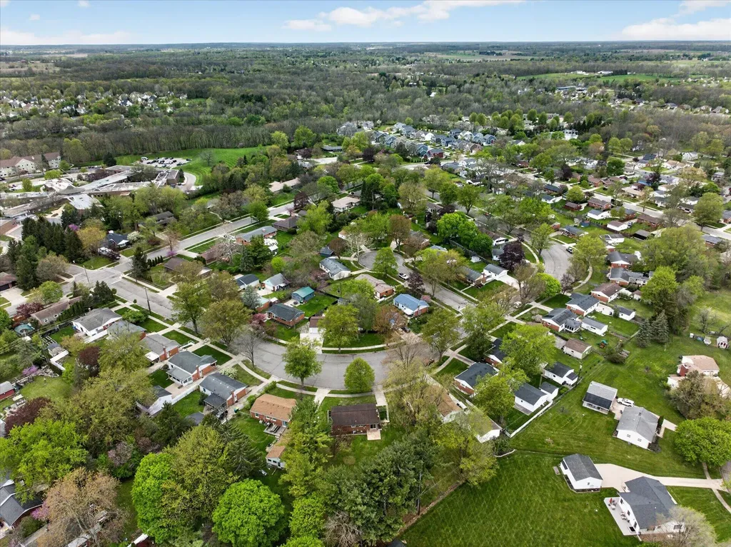 385 Hollywood Drive Saline City MI 48176