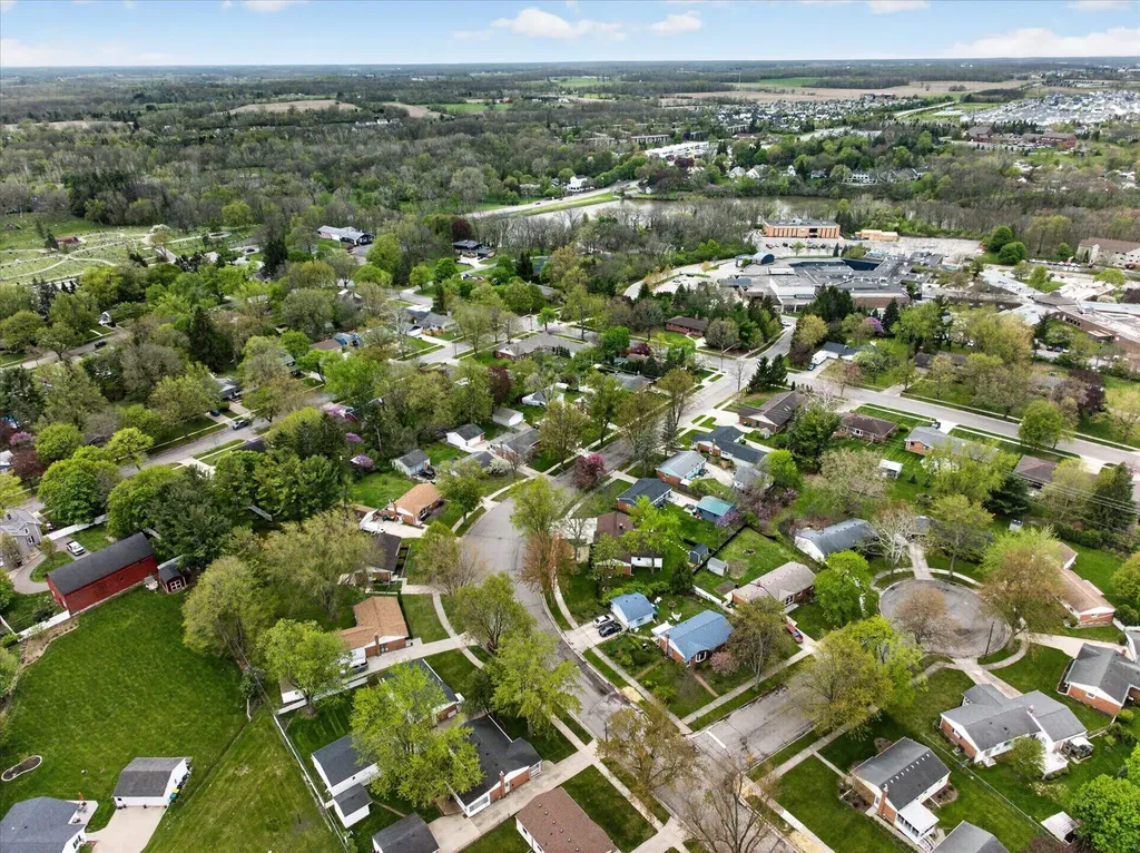385 Hollywood Drive Saline City MI 48176